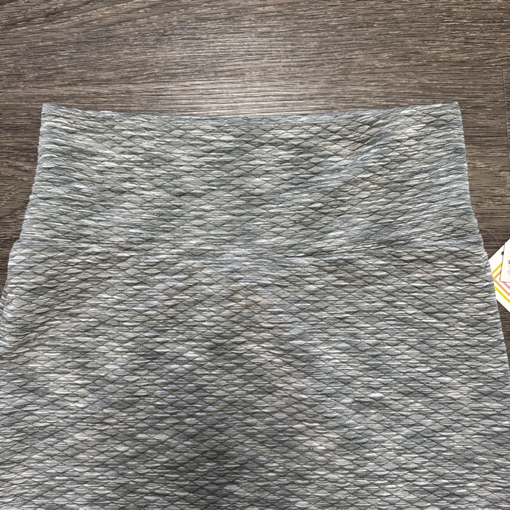 NWT Lularoe Heather Gray Textured Pencil Skirt, Size Small - Picture 2 of 6